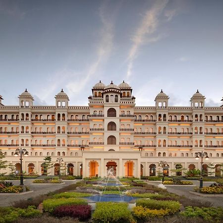 Uday Palace Navsari, A Member Of Radisson Individuals 外观 照片