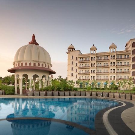 Uday Palace Navsari, A Member Of Radisson Individuals 外观 照片