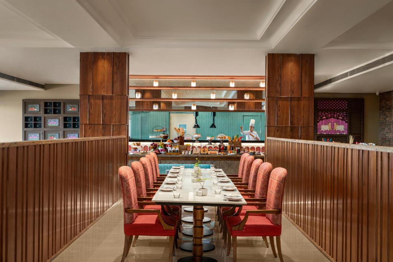 Uday Palace Navsari, A Member Of Radisson Individuals 外观 照片