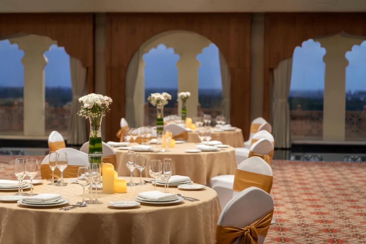 Uday Palace Navsari, A Member Of Radisson Individuals 外观 照片