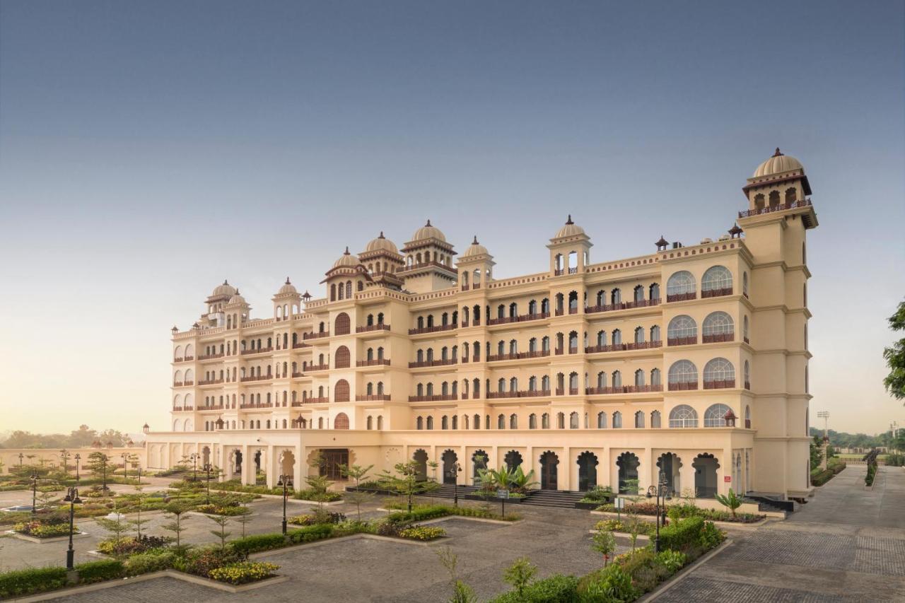 Uday Palace Navsari, A Member Of Radisson Individuals 外观 照片