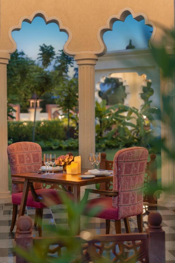 Uday Palace Navsari, A Member Of Radisson Individuals 外观 照片