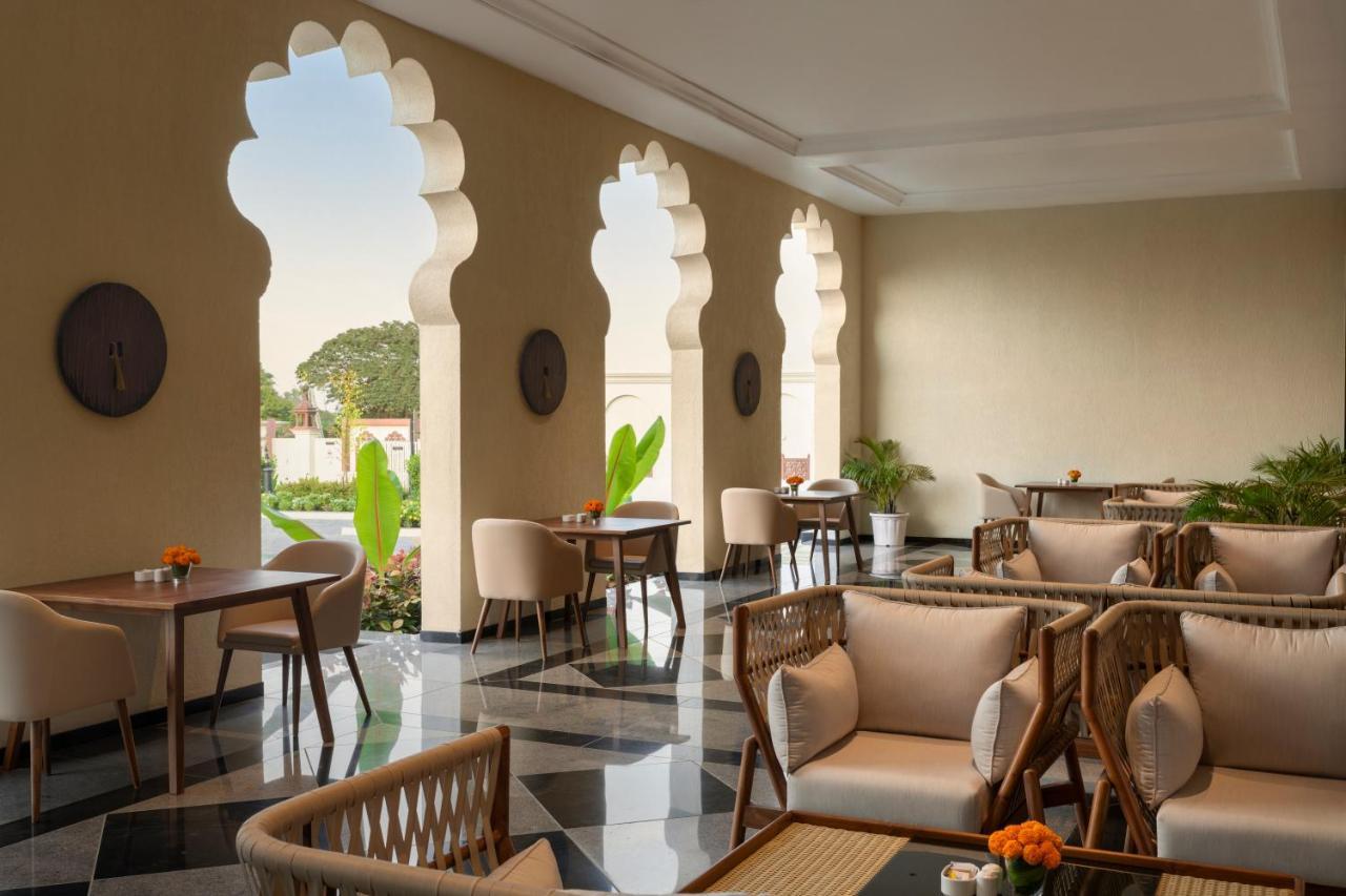 Uday Palace Navsari, A Member Of Radisson Individuals 外观 照片