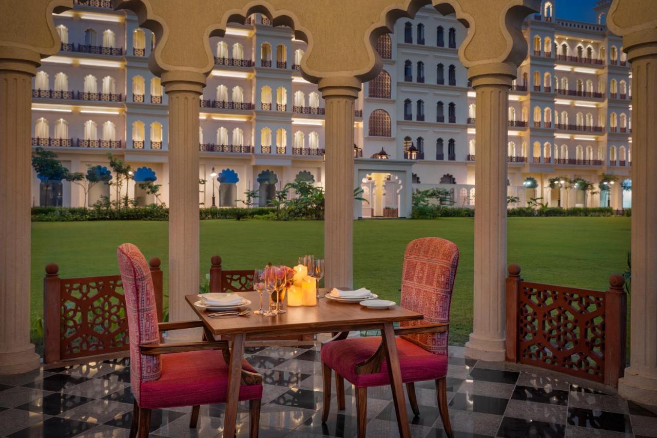 Uday Palace Navsari, A Member Of Radisson Individuals 外观 照片