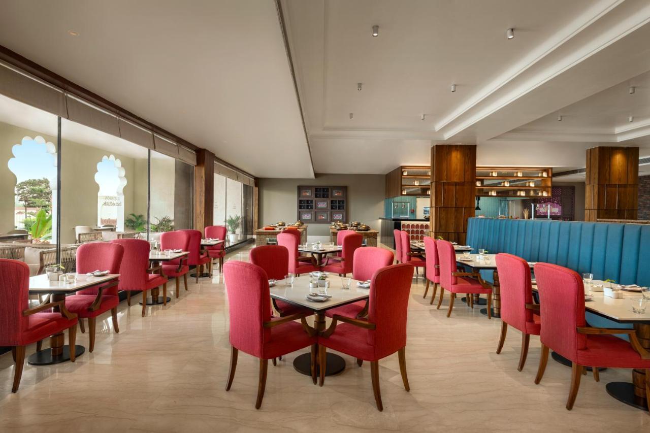 Uday Palace Navsari, A Member Of Radisson Individuals 外观 照片