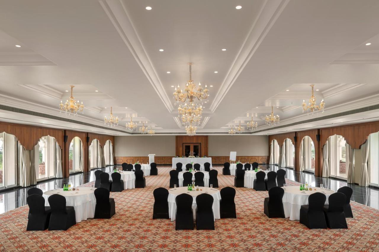 Uday Palace Navsari, A Member Of Radisson Individuals 外观 照片