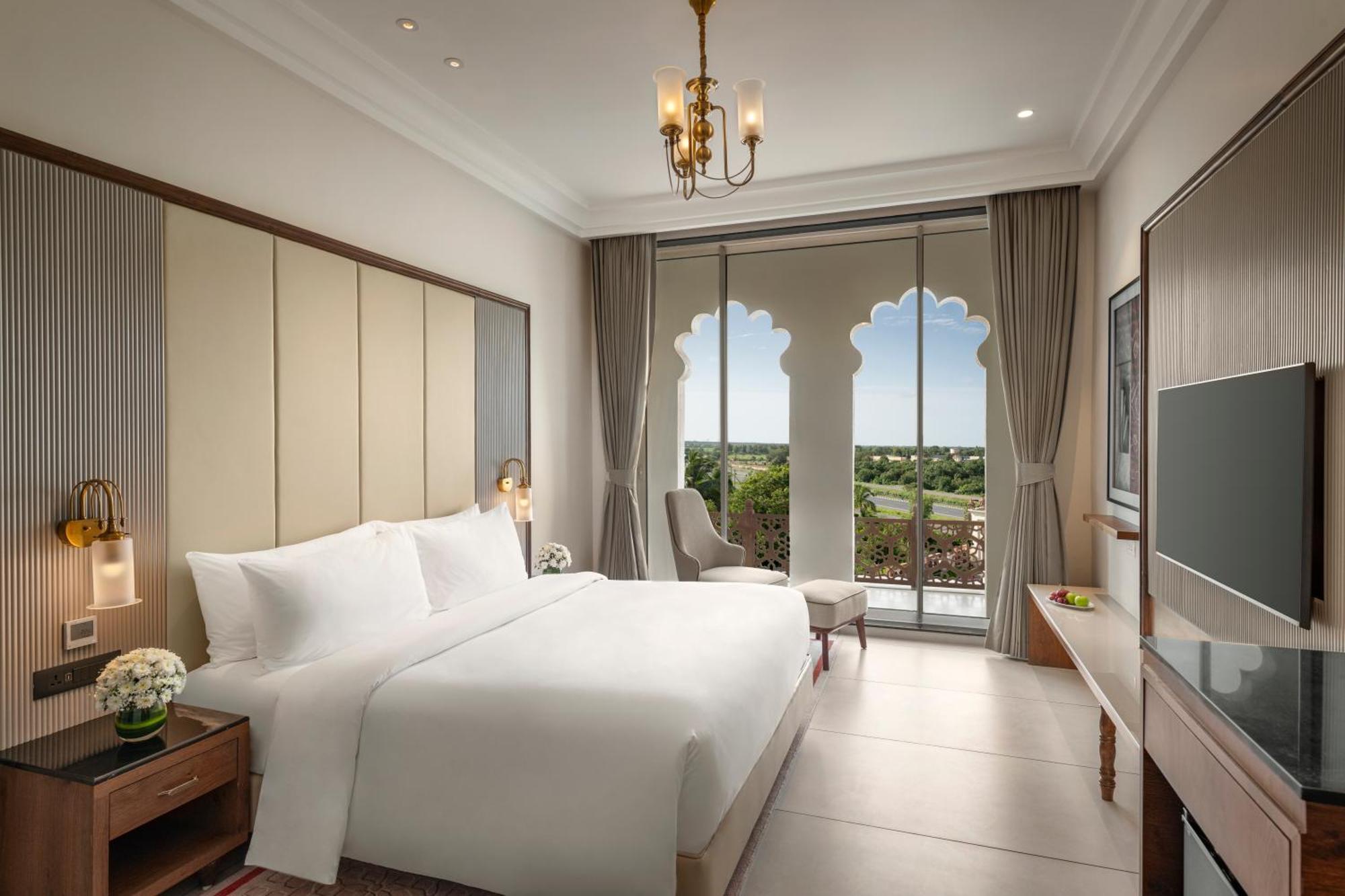 Uday Palace Navsari, A Member Of Radisson Individuals 外观 照片